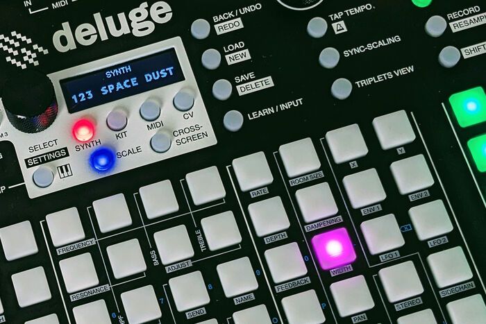 closeup of Synthstrom Deluge with OLED display